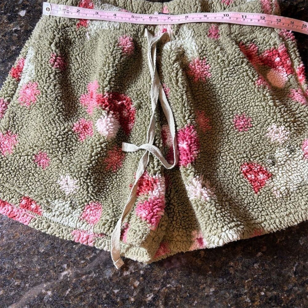 Thorn & Fable Women's Floral Sherpa Lounge Shorts Green Size S